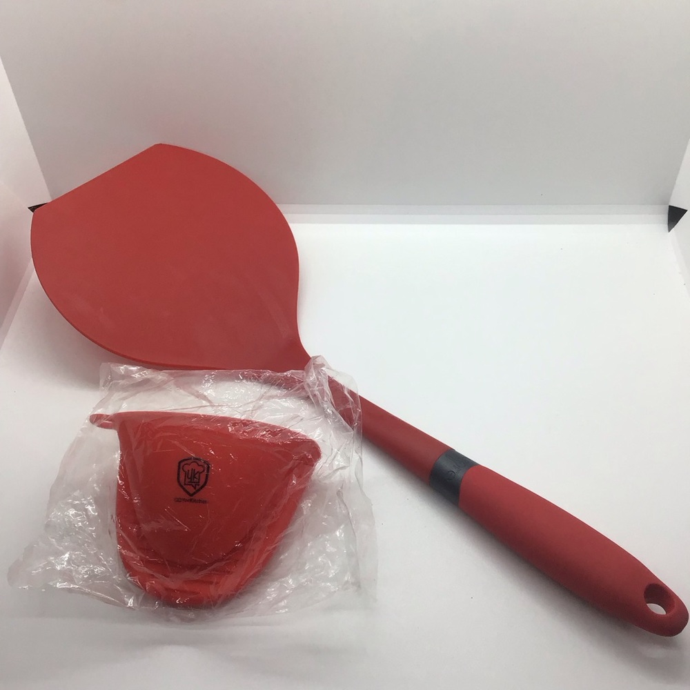 Lot of 2 kitchen tools, one red spatula and pot gripper